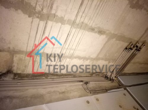 Укладка изолированной трубы в стяжку